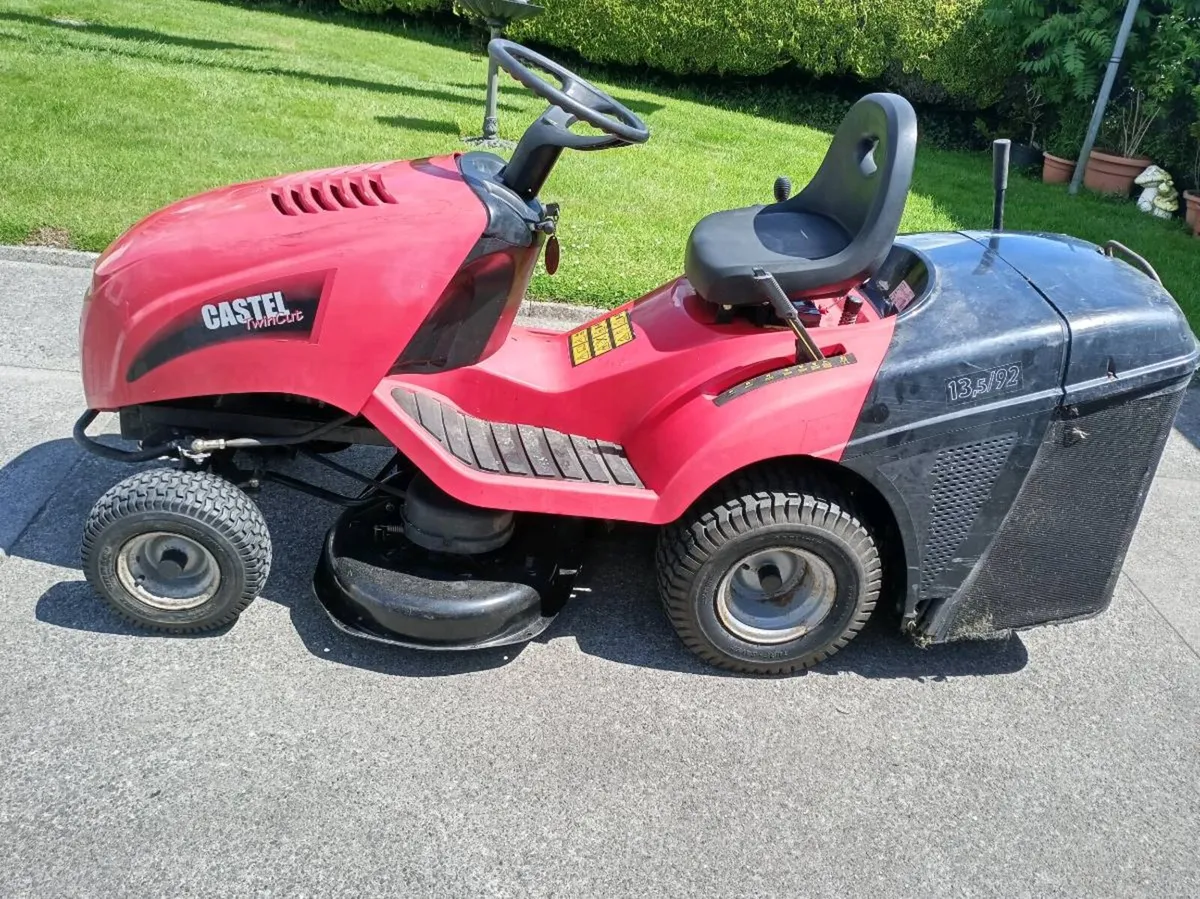 Ride on lawnmower - Image 1