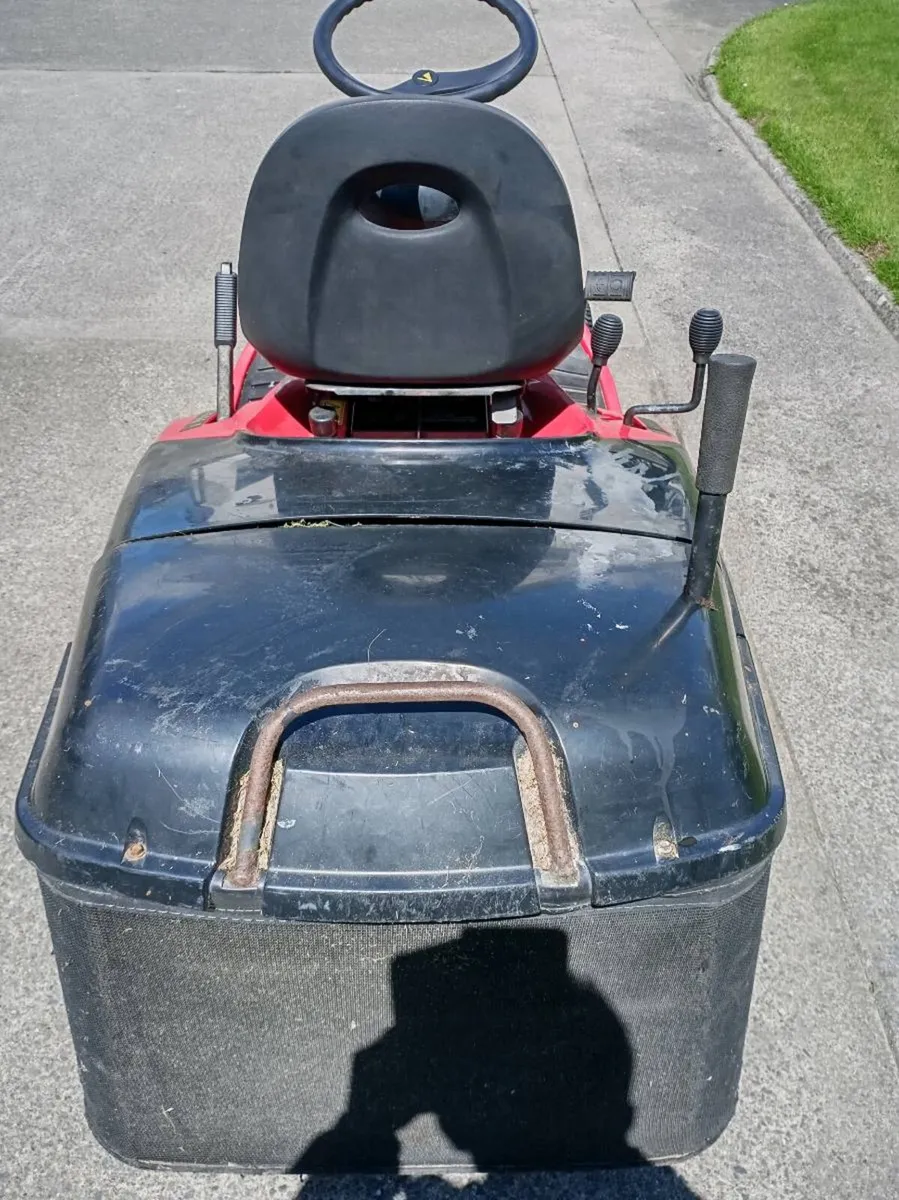 Ride on lawnmower - Image 2