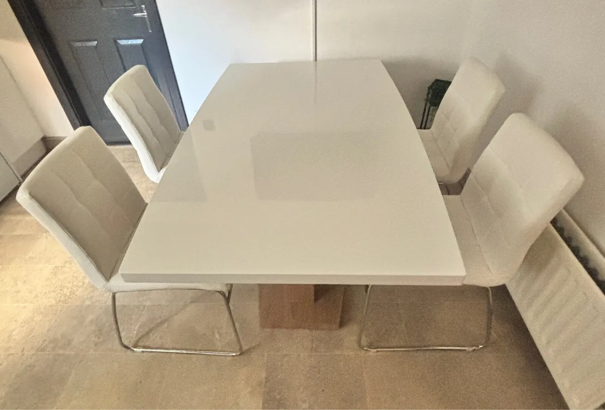 Kitchen table and 4 chairs - Image 1