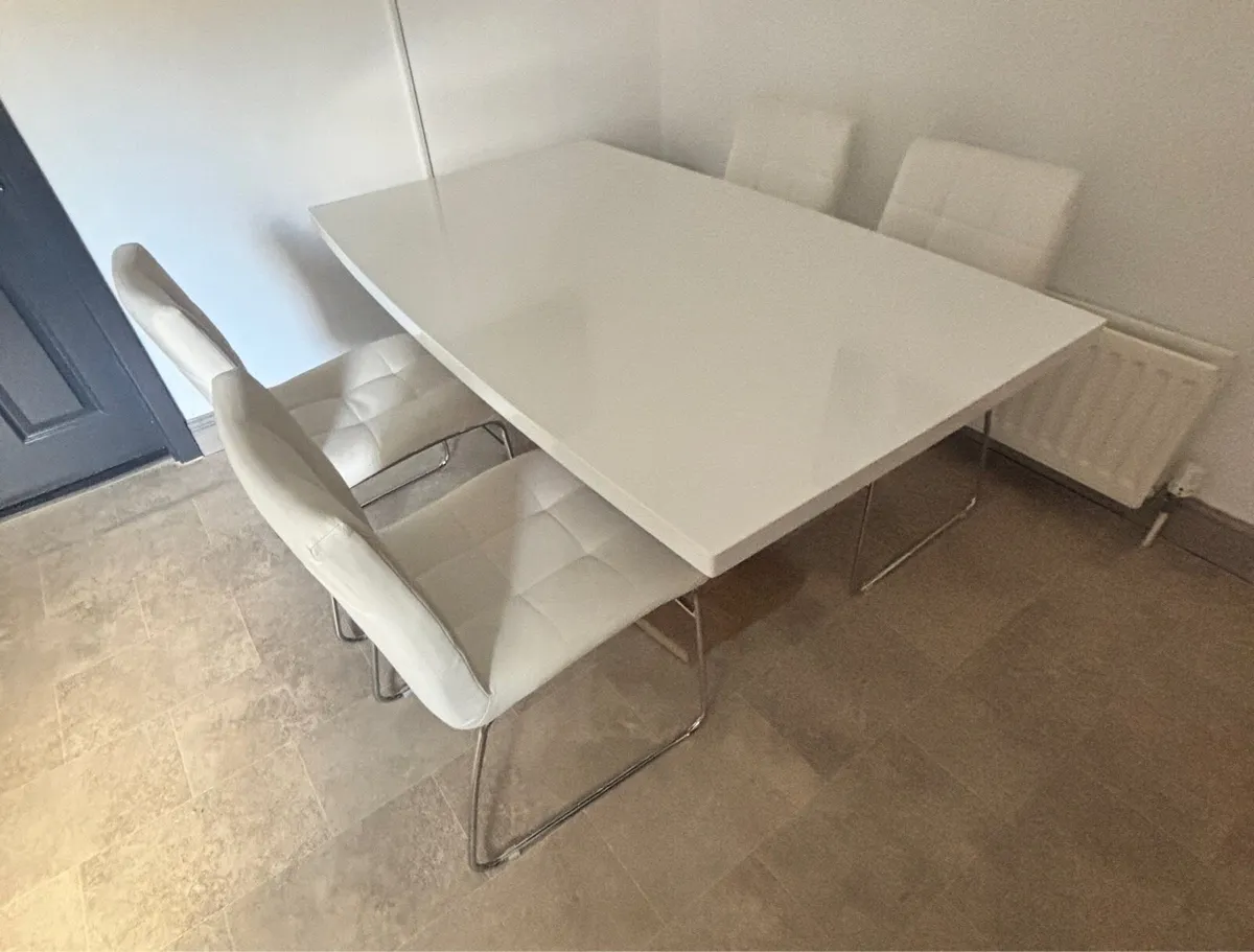 Kitchen table and 4 chairs - Image 2