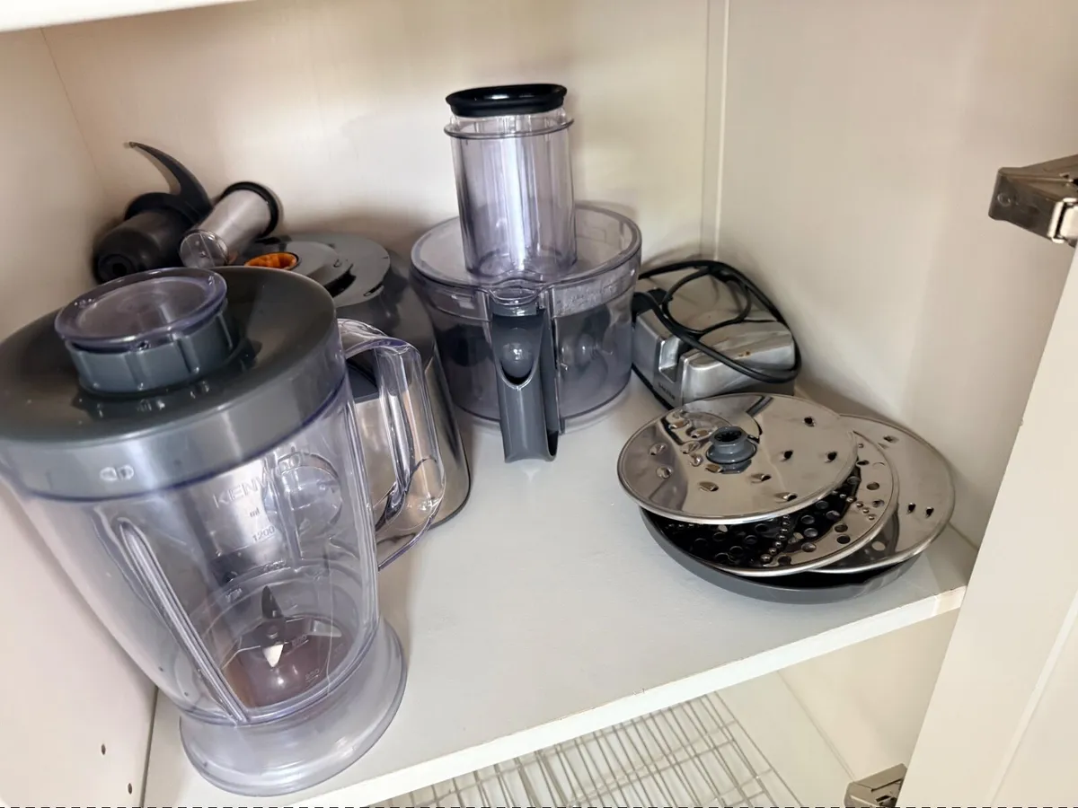 House moving sale (, washer dryer freezer) - Image 4