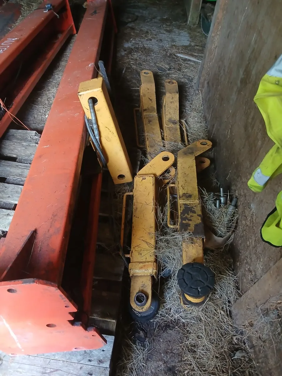 2 post Automax car lift - Image 3