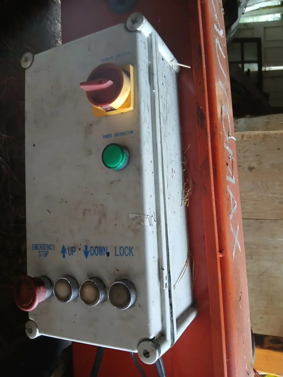 2 post Automax car lift - Image 2