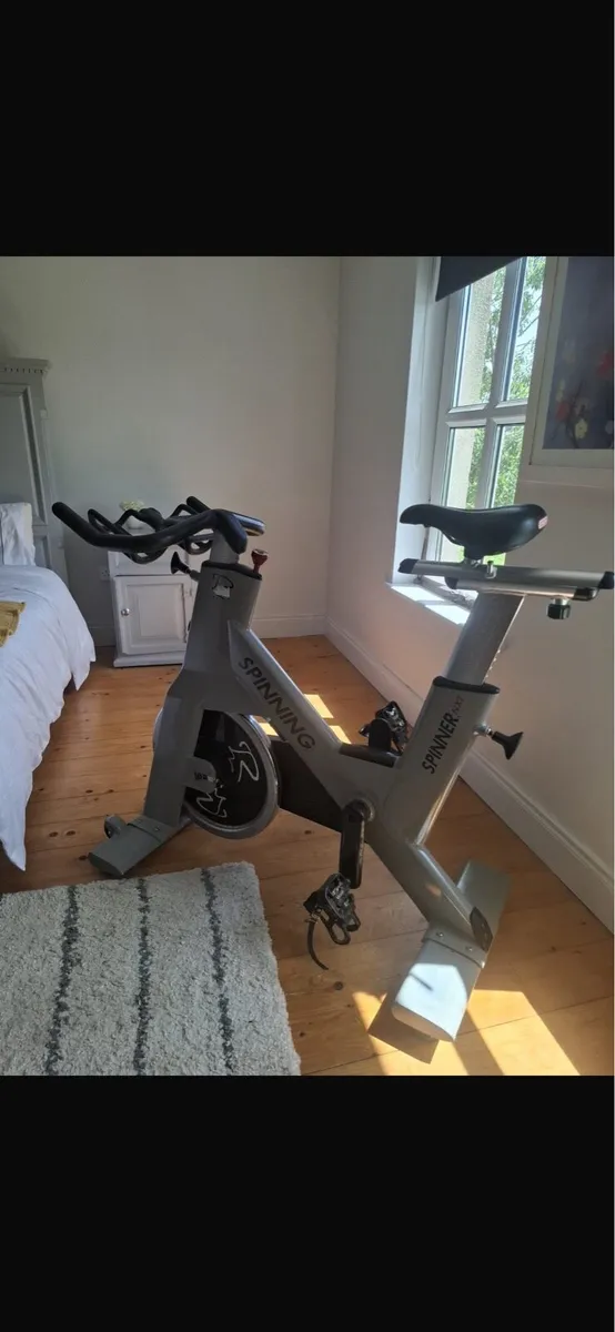 STAR TRACK SPINNING BIKE - Image 1