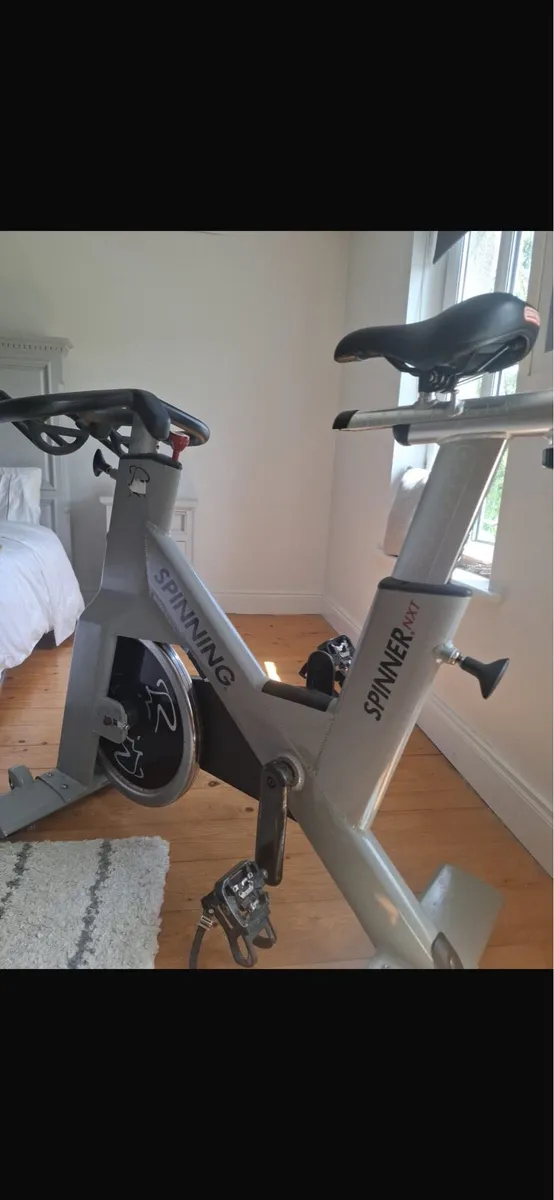 STAR TRACK SPINNING BIKE - Image 3