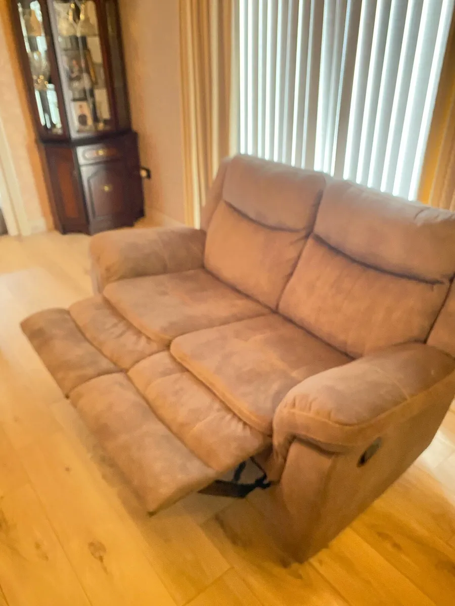 Suite of furniture - Image 1