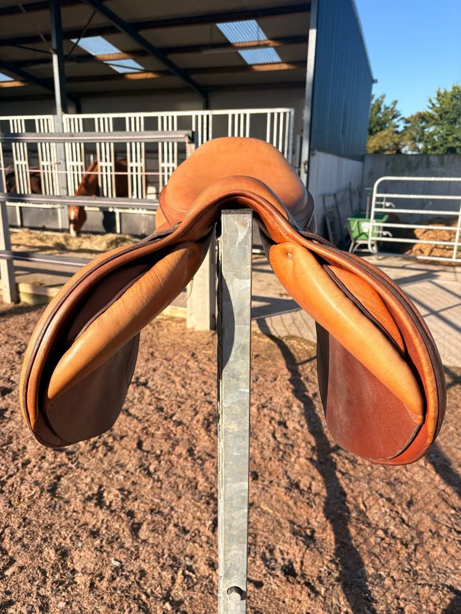 Ucha Jumping Saddle, 17,5“, Medium-Wide - Image 4