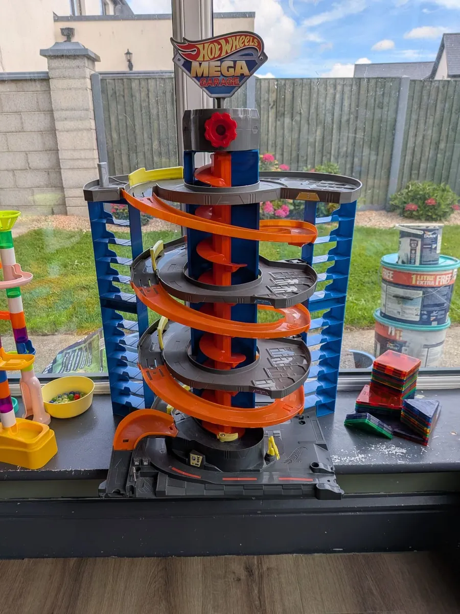 Hot Wheels City Mega Garage Playset