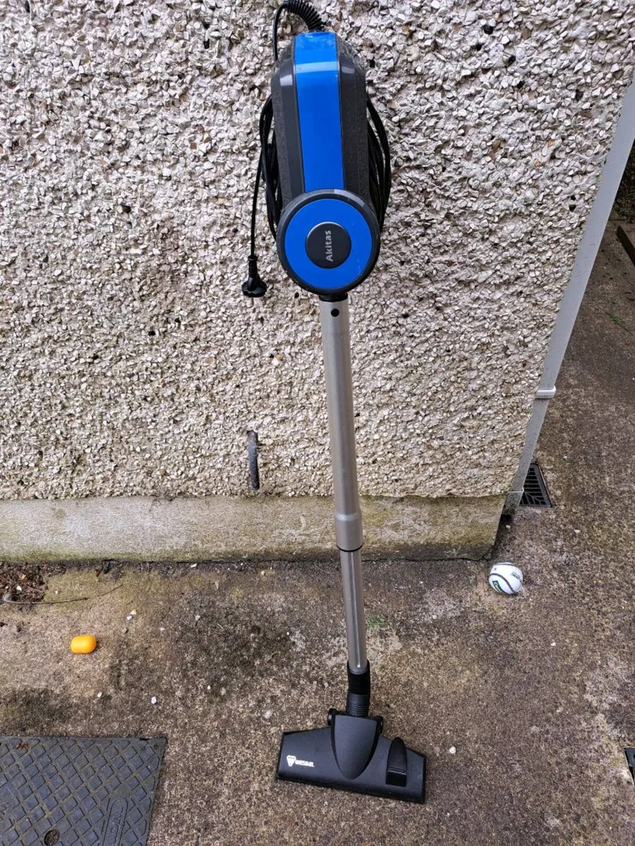 Portable hoover - Image 1