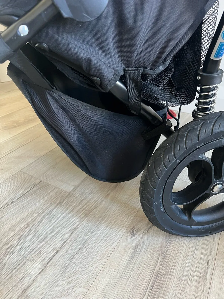 Out n About Nipper Double Buggy with Basket - Image 3
