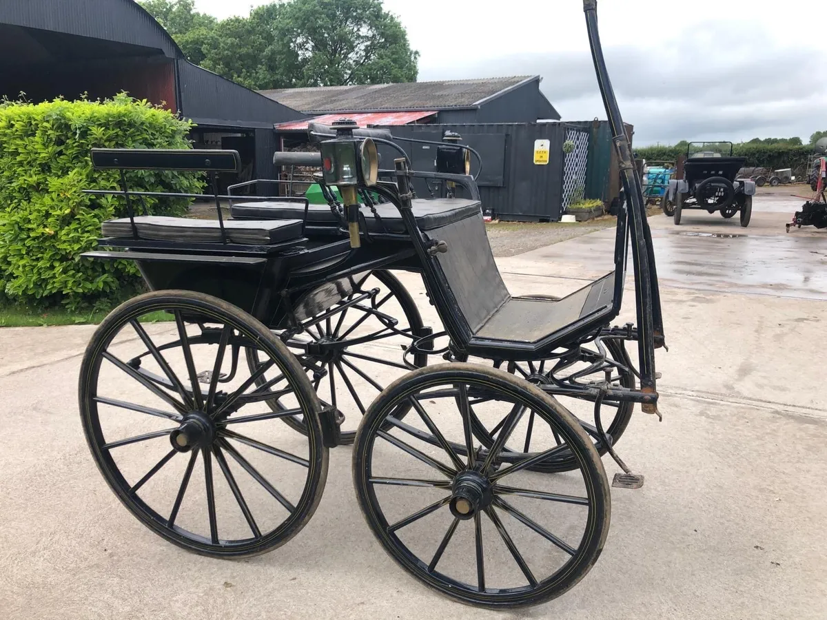 Horse drawn carriage - Image 2
