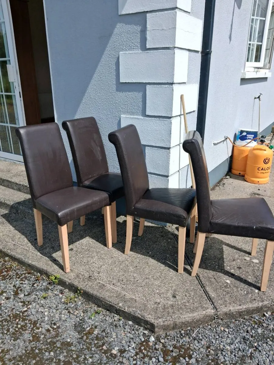 Table and 4 chairs - Image 2