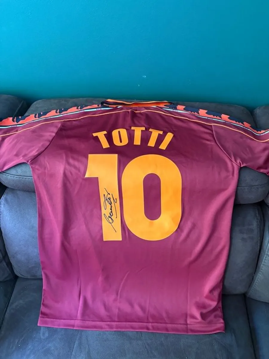 Francesco Totti signed Roma jersey - Image 1
