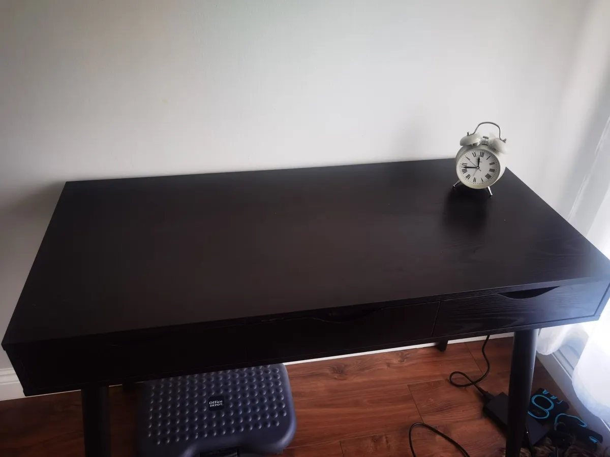 Desk with chair - Image 1
