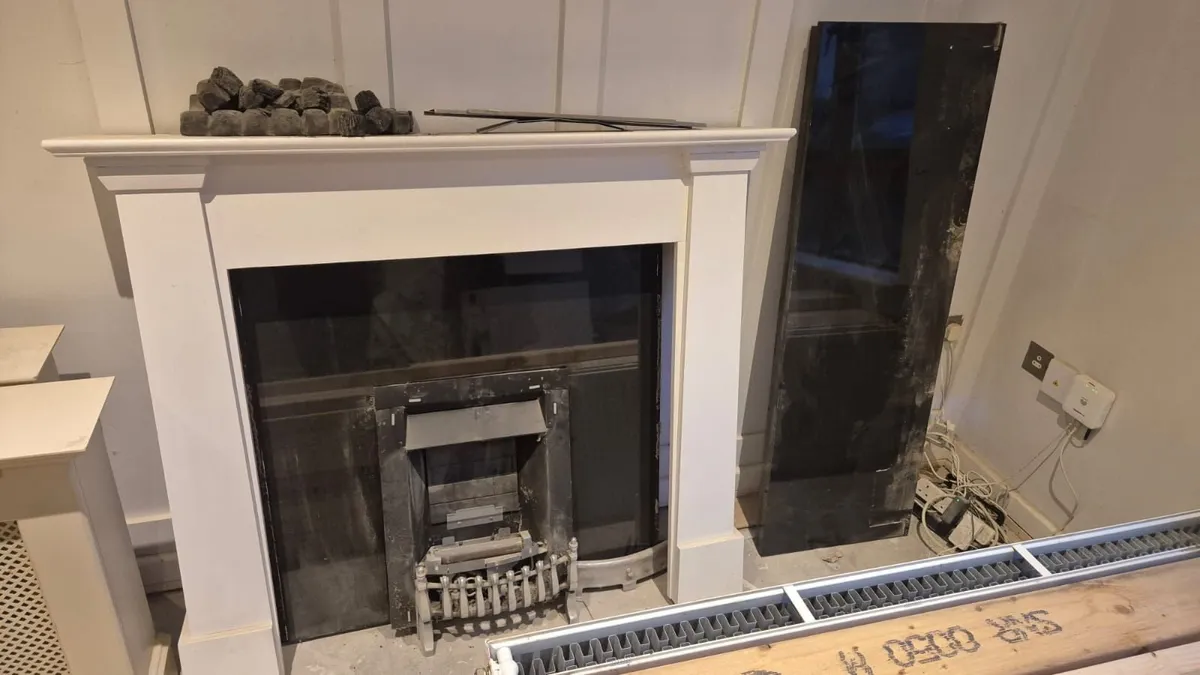 Gas Fireplace with Surrounding Mantlepiece - Image 3