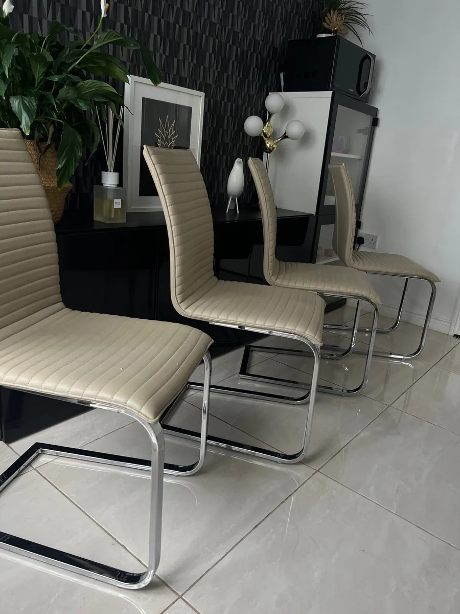 4 dinning chairs - Image 3