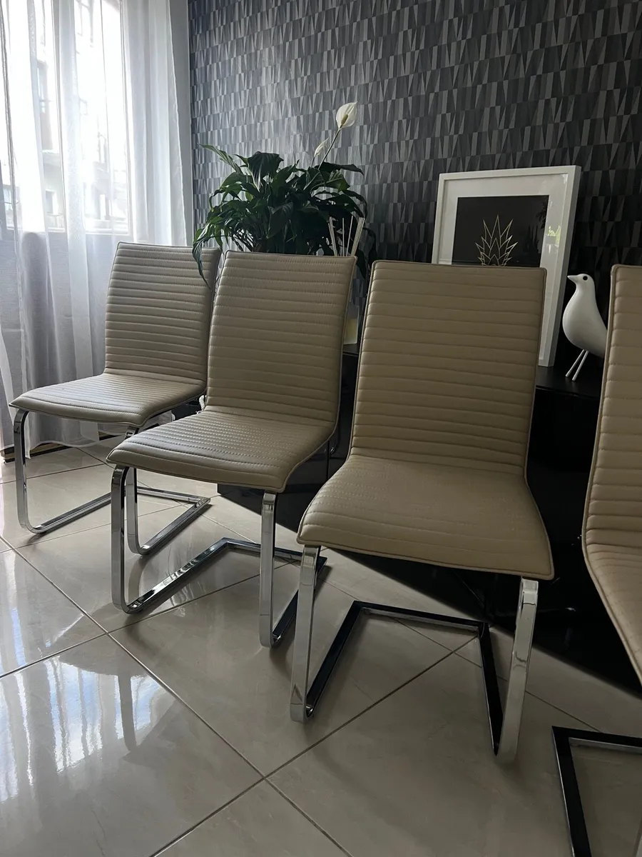 4 dinning chairs - Image 4
