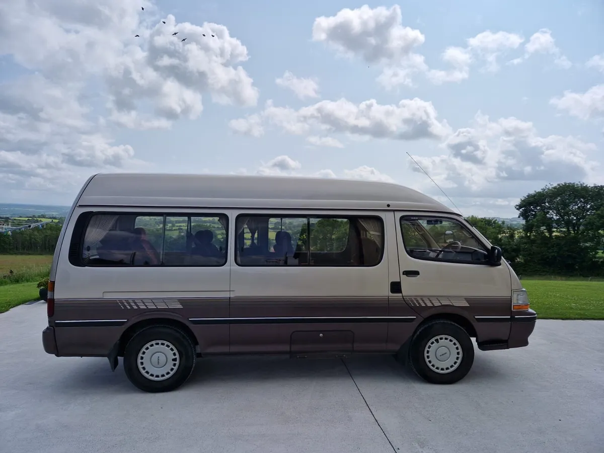 1992 Toyota Hiace Wagon Grand Cabin G - Image 4
