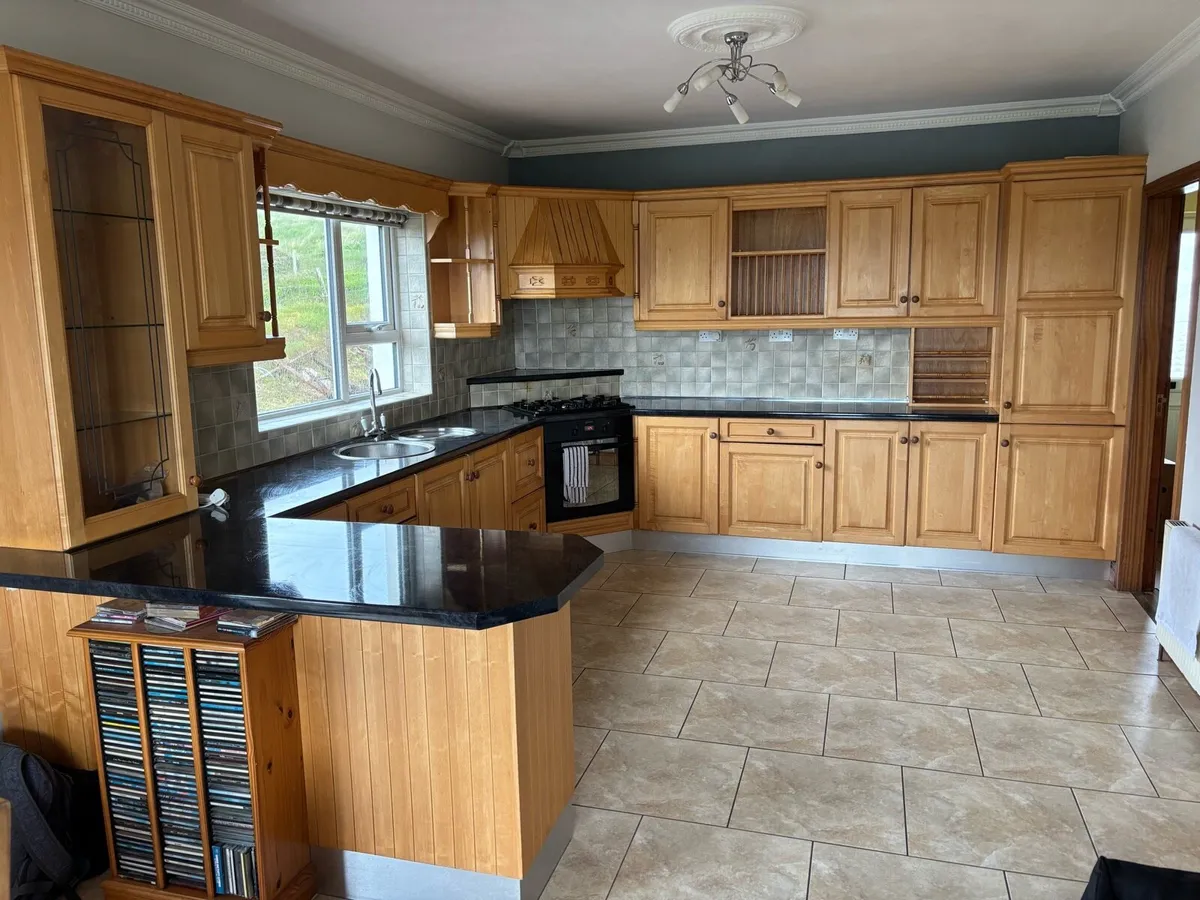 Solid Maple Kitchen - Very Good Condition - Image 2
