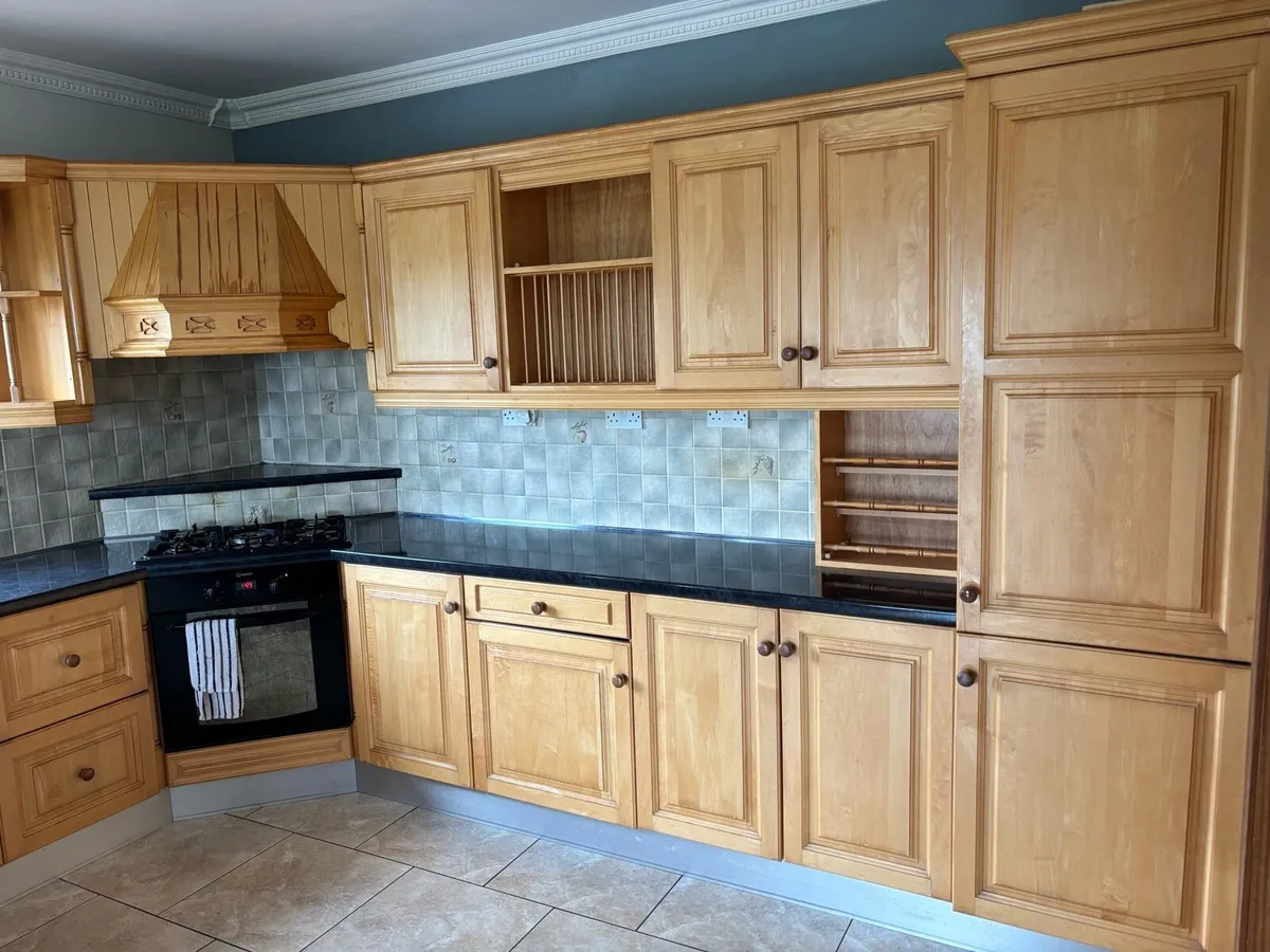 Solid Maple Kitchen - Very Good Condition - Image 3