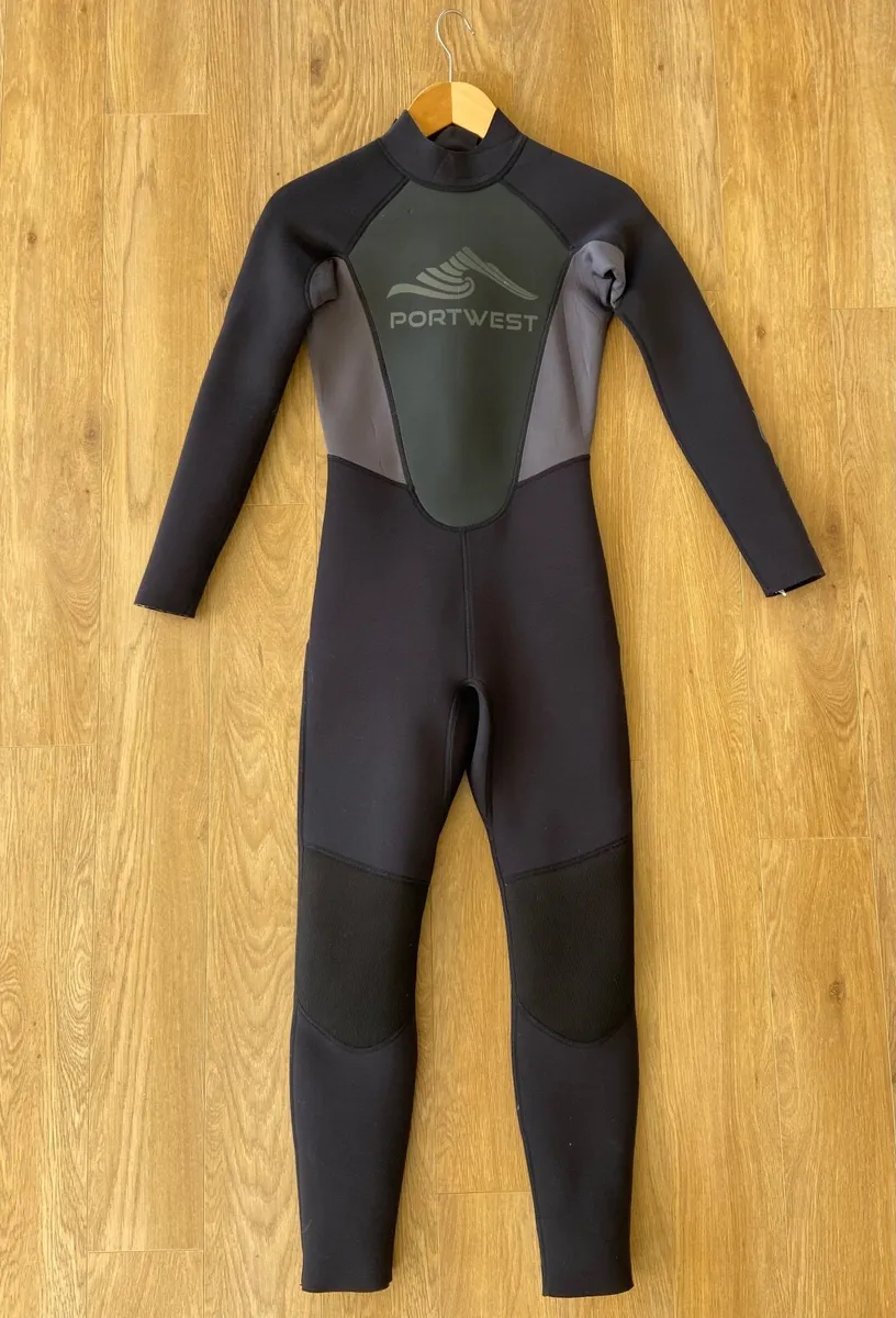 Wet suits - Image 1