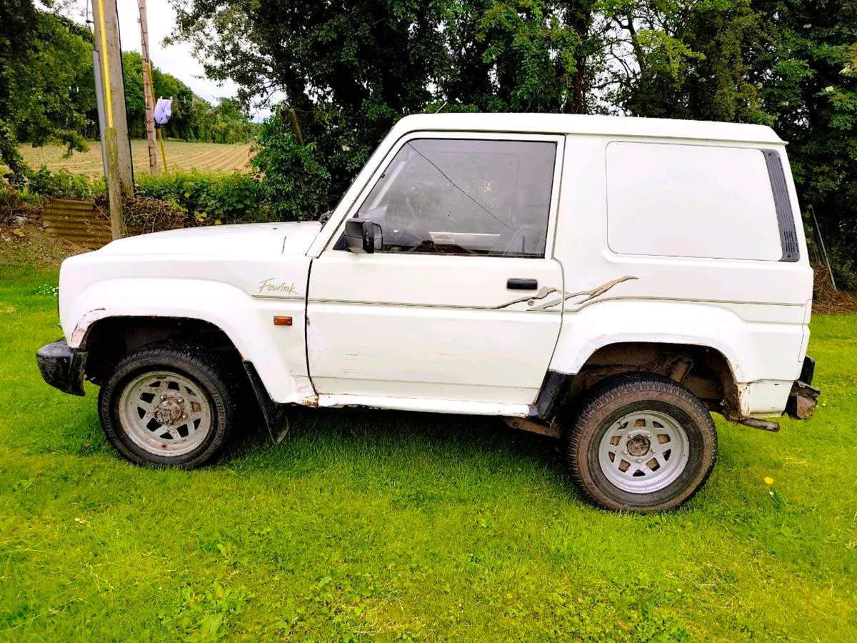 Vintage daihatsu fourtrak - Image 4