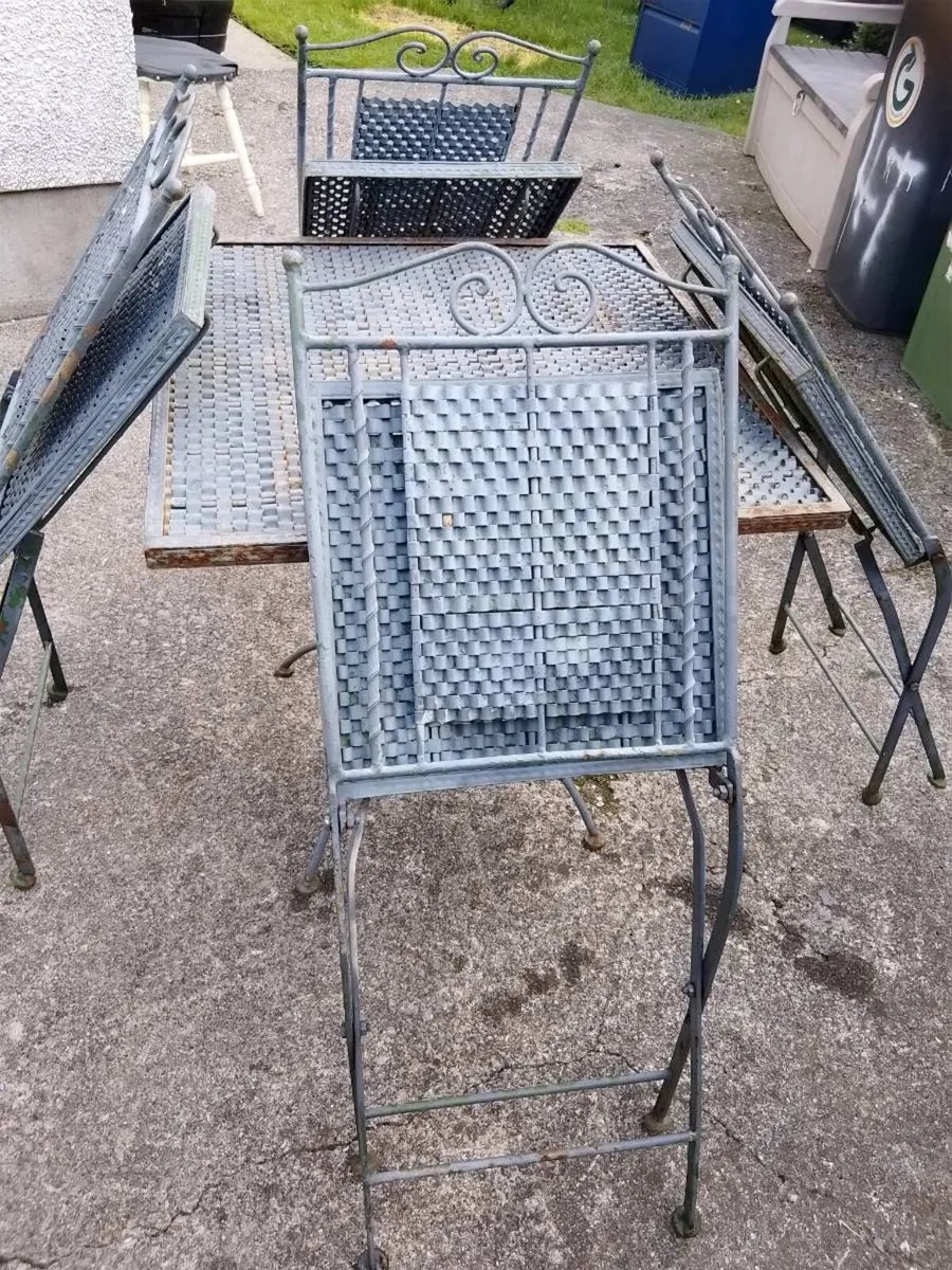 Garden table and chairs - Image 1