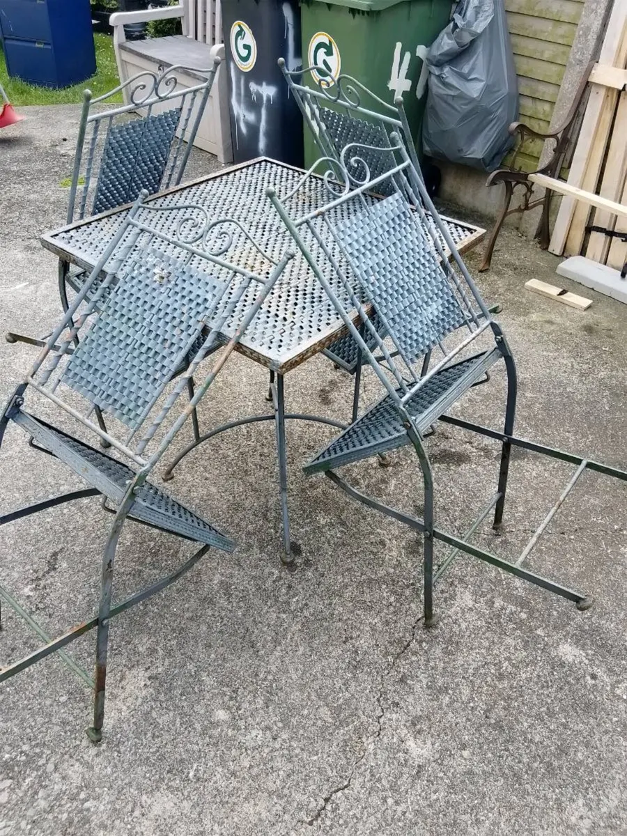 Garden table and chairs - Image 2