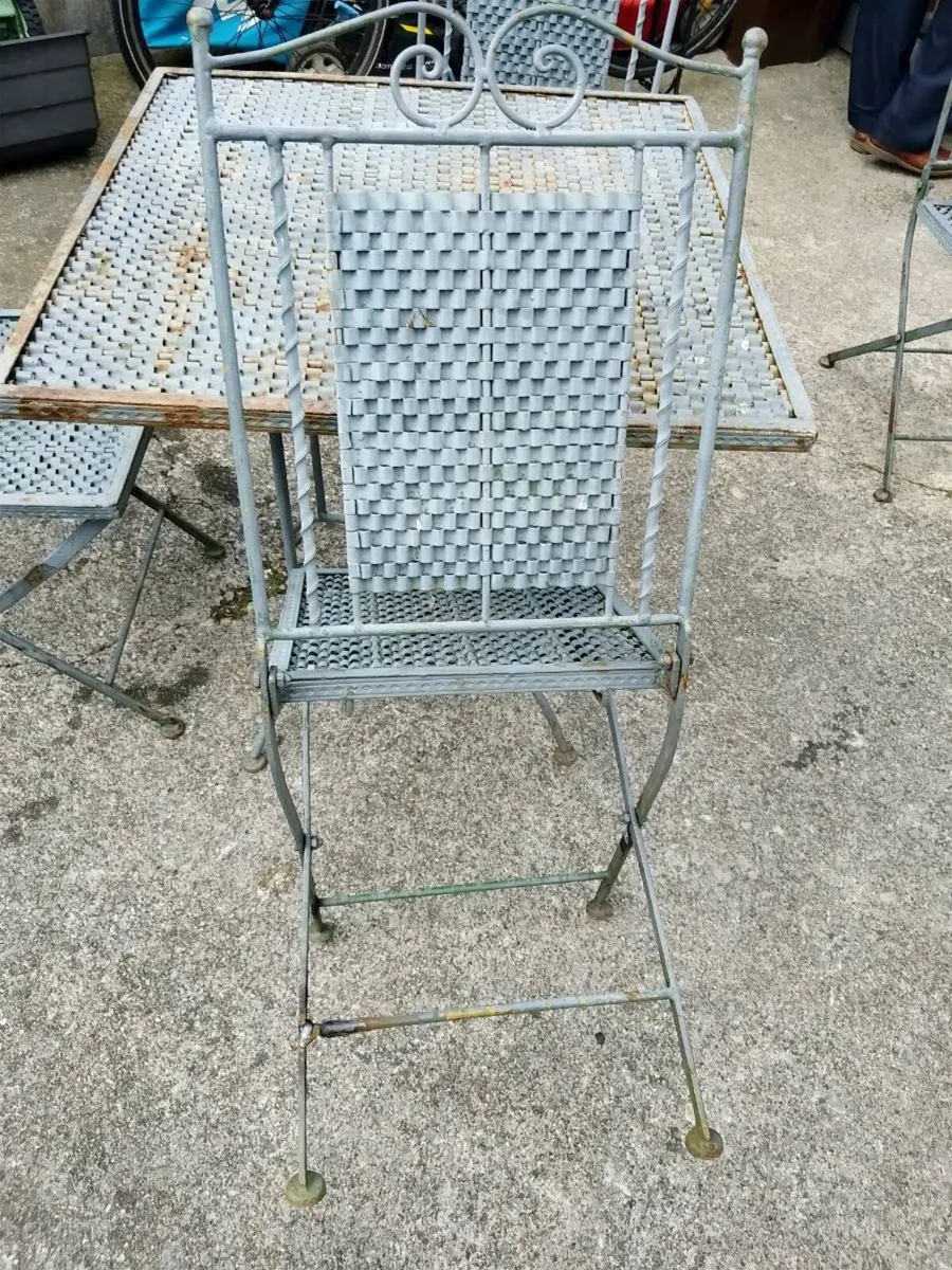Garden table and chairs - Image 3