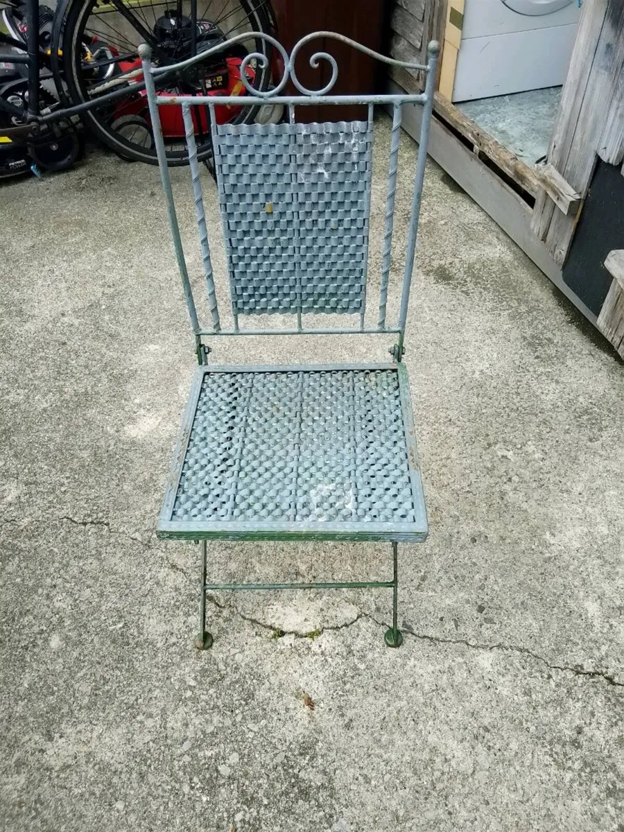 Garden table and chairs - Image 4
