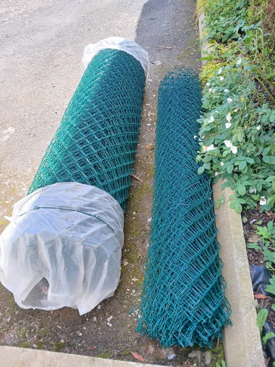 Green pvc coated 6ft fencing - Image 3