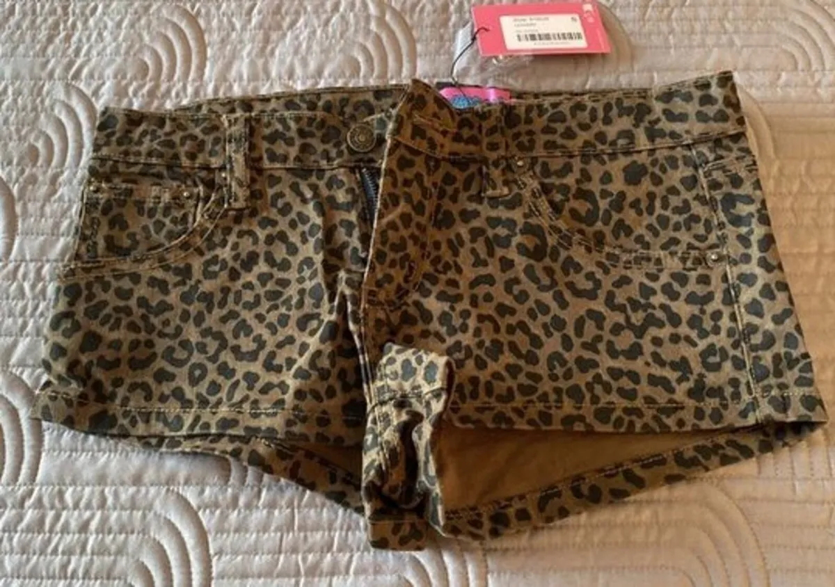 BNWT Edikted Leopard Printed Twill Micro Shorts - Image 2