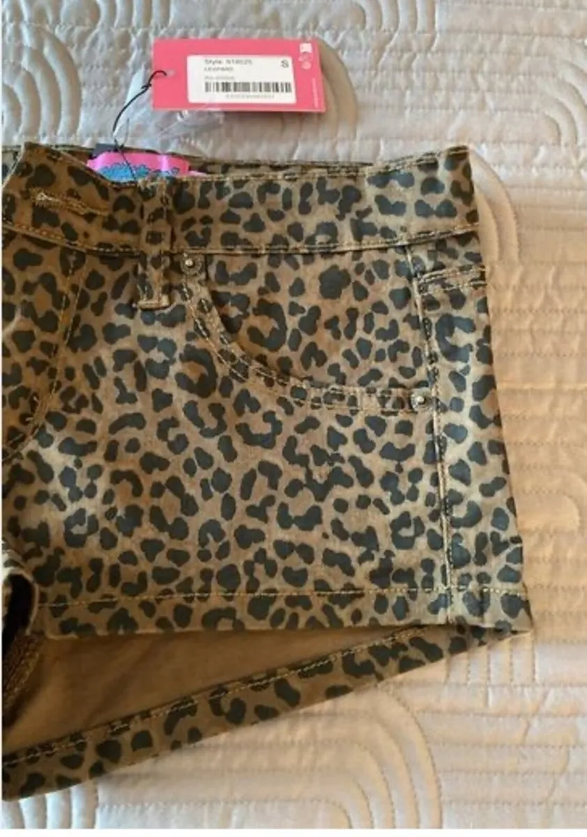 BNWT Edikted Leopard Printed Twill Micro Shorts - Image 4