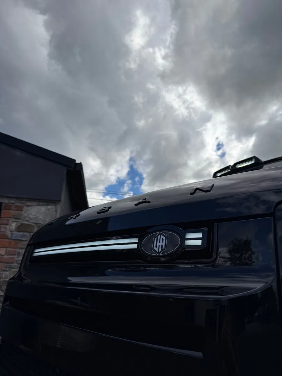 261 LAND ROVER DEFENDER 90 X DYNAMIC URBAN - Image 2