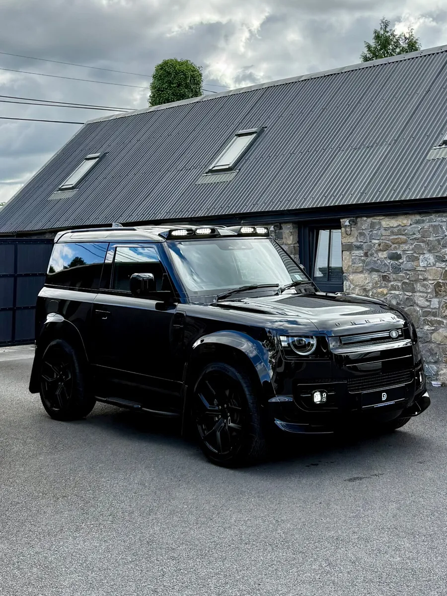 261 LAND ROVER DEFENDER 90 X DYNAMIC URBAN - Image 4