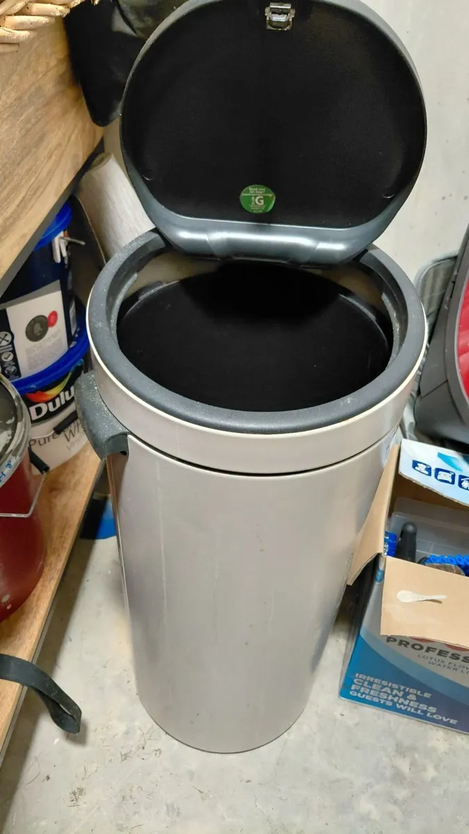 Vacuum cleaner, Waste bin, Trolley - Image 1