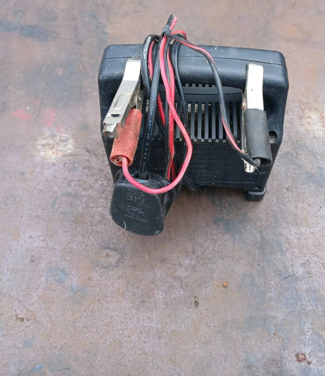 12 Volt Battery Charger - Image 3
