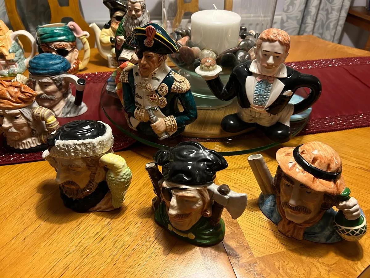 14 Figures Teapots & water jugs - Image 2