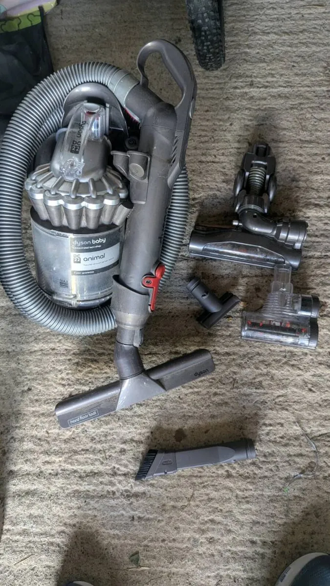 dyson animal vacuum cleaner DC22 - Image 2