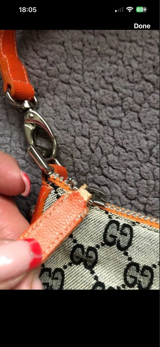 Ladies  Gucci bag rip see photo - Image 4