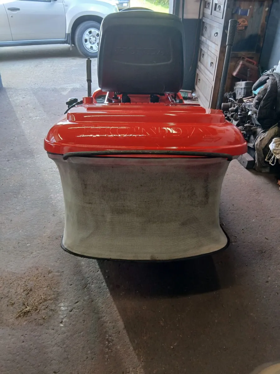 Ride on lawnmower - Image 3