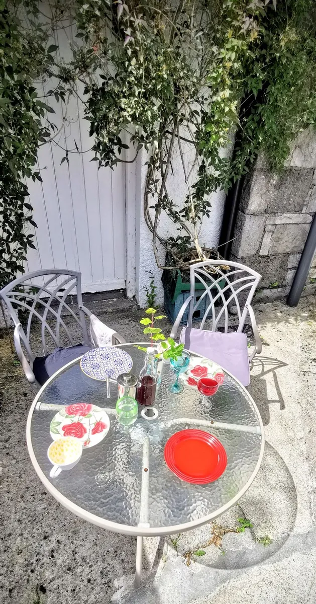 Patio table - Image 1