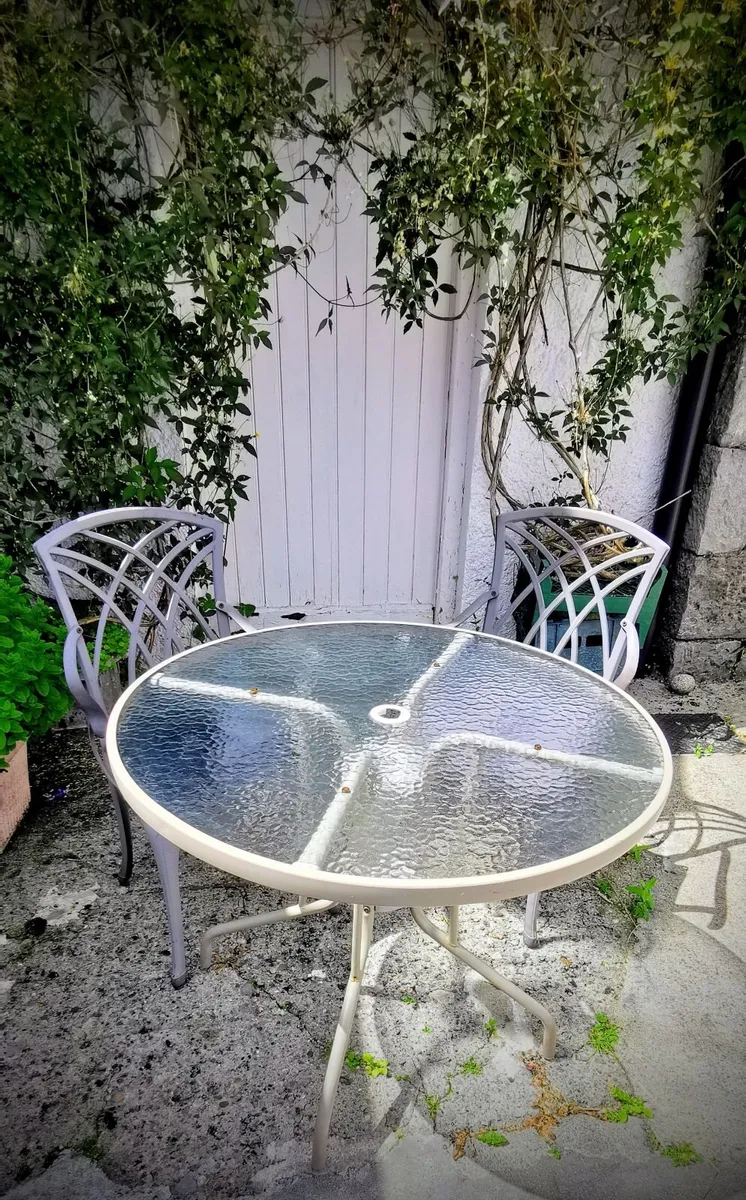Patio table - Image 2