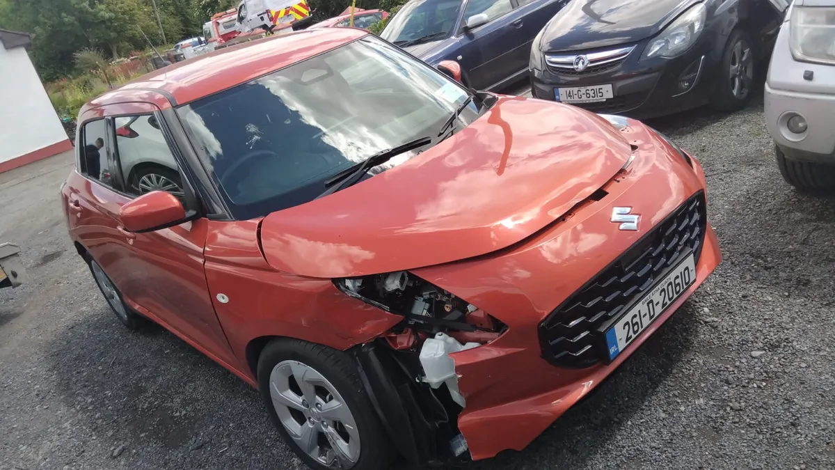 261 Suzuki swift front damaged - Image 1