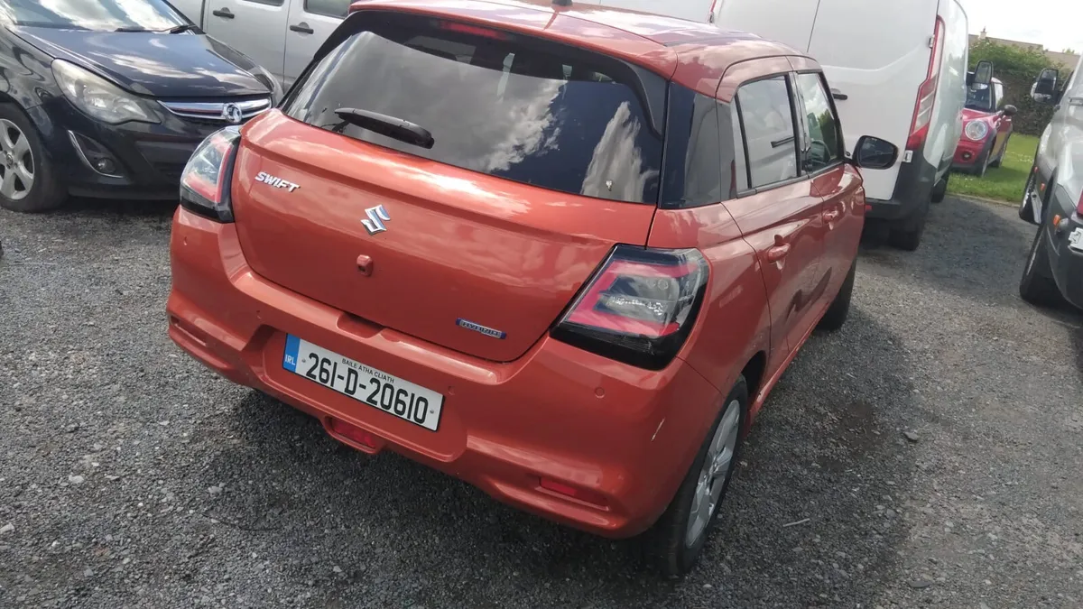 261 Suzuki swift front damaged - Image 4