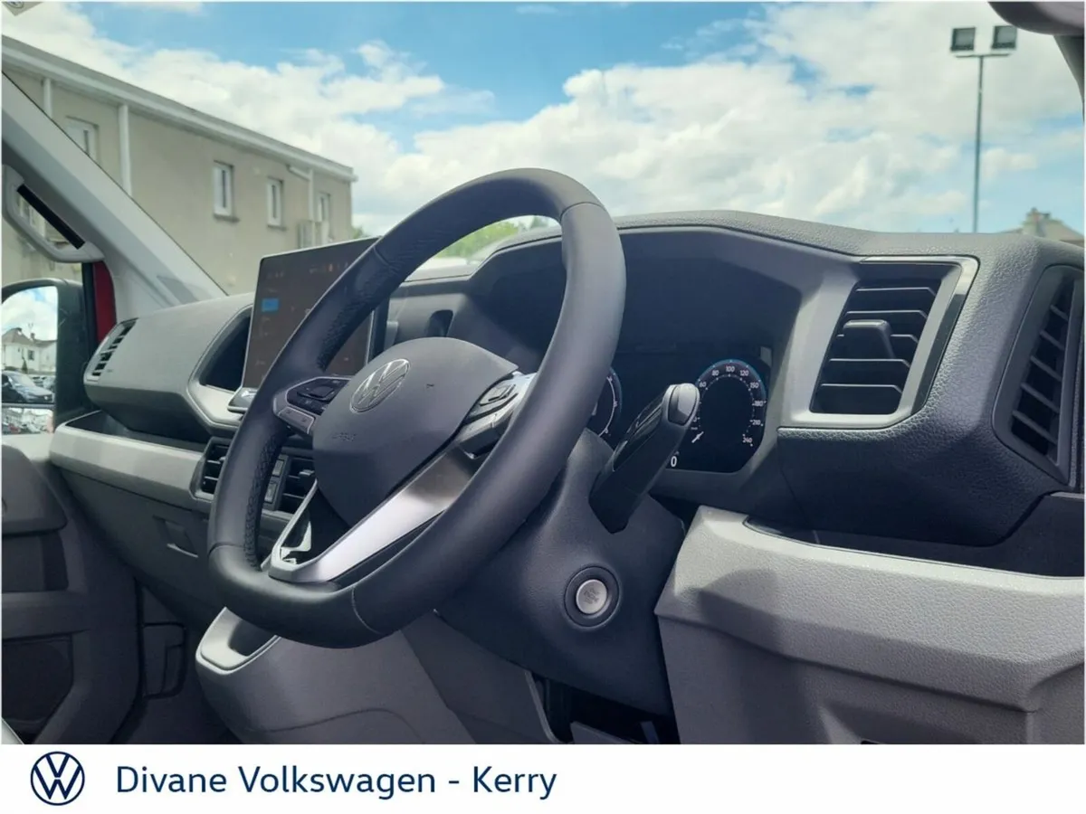 Volkswagen Crafter AUTO 4 WHEEL DRIVE HIGHLINE 35 - Image 4
