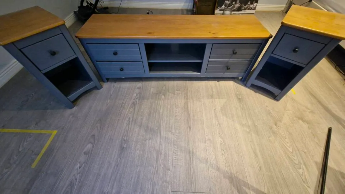 Bedroom furniture - Image 1