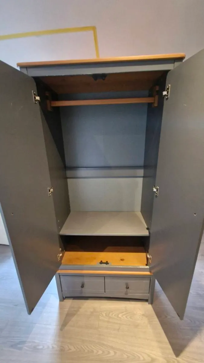 Bedroom furniture - Image 4