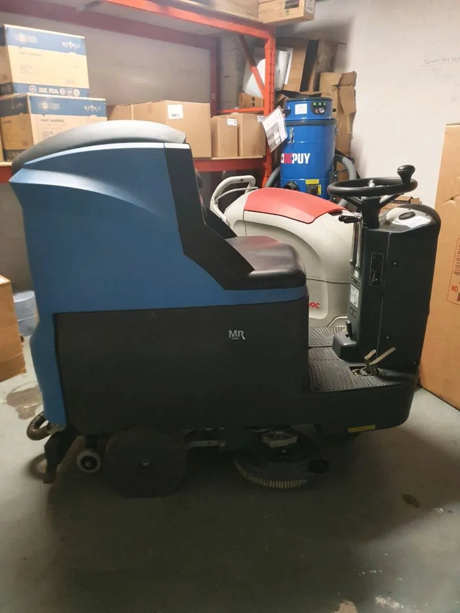Ride on Scrubber dryer - Image 4