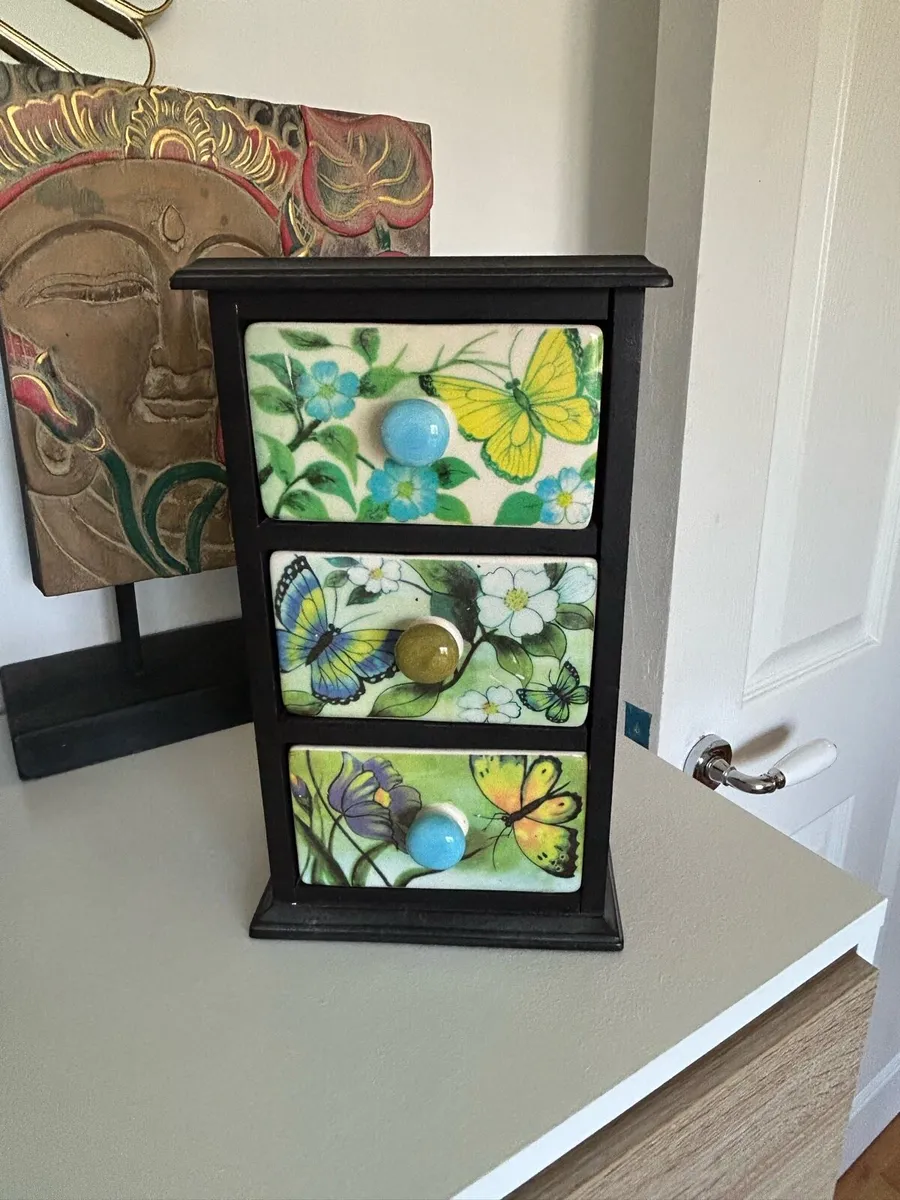 Small set of decorative drawers - Image 1